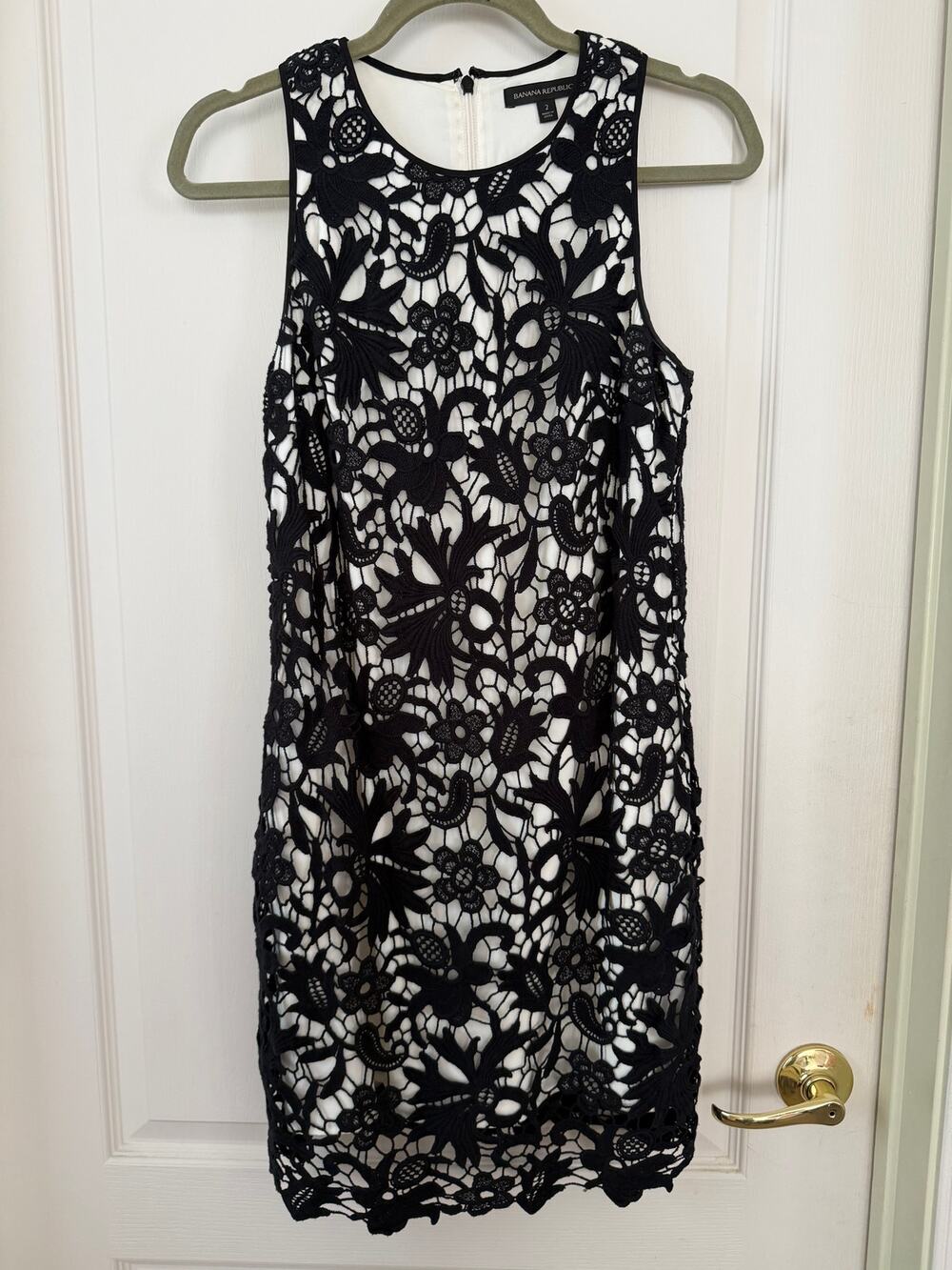 Banana Republic Black White Floral Lace Sheath Cocktail Dress Size 2